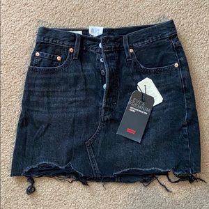 Black Levi’s denim skirt